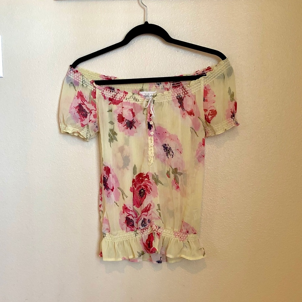 🌸Sheer Pink Floral Peasant Blouse🌸